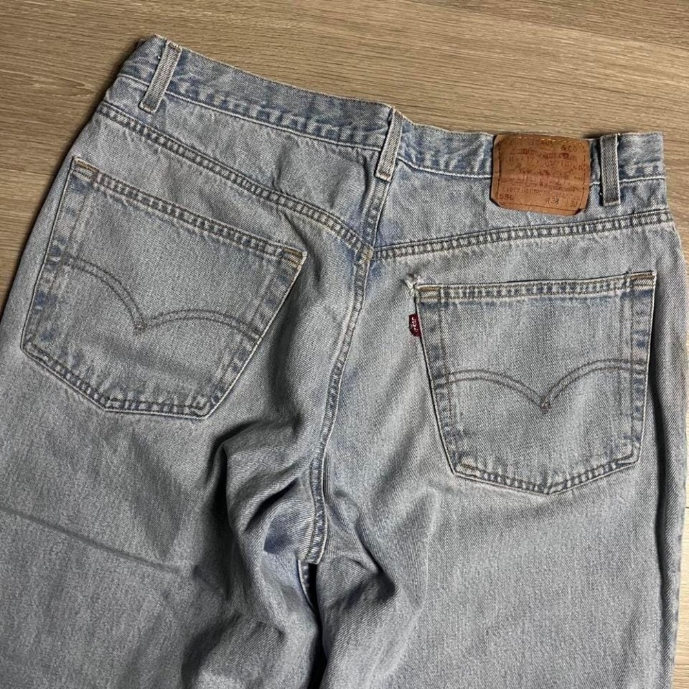 Vintage 2001 Levi's 550 Relaxed Fit Light Wash Denim‎ Jeans